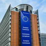 האיחוד האירופי שוקל לבטל את איסור הכלובים למטילות